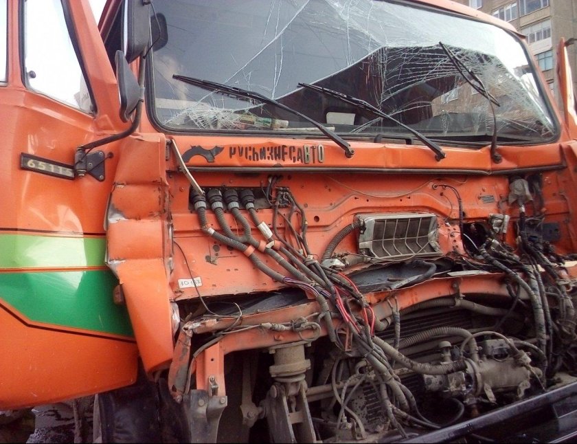Сломанный КАМАЗ