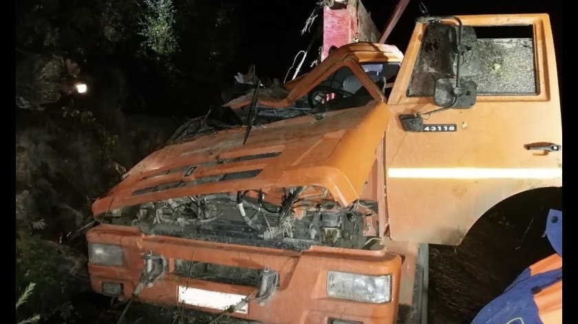 КАМАЗ перевернулся