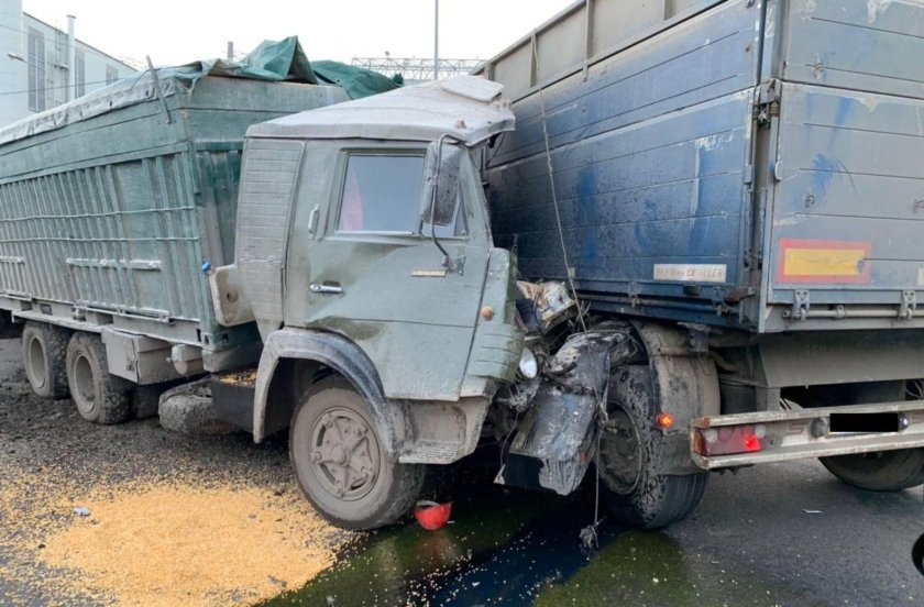 КАМАЗ 65115 разбитый