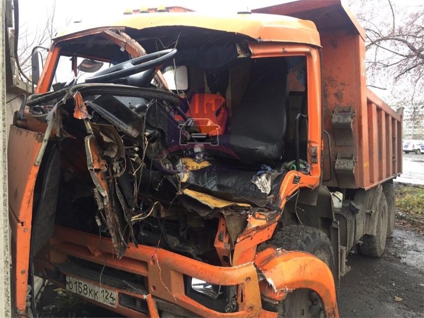 КАМАЗ 6520 разбитый