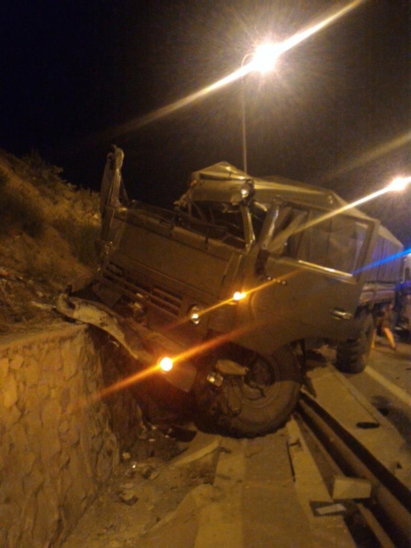 Авария военного КАМАЗА ночью