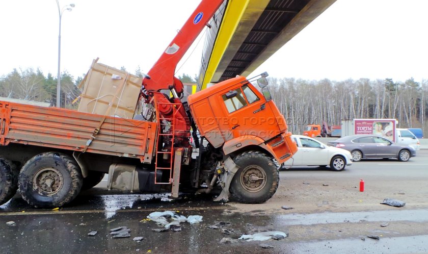 КАМАЗ 43118 самосвал с КМУ