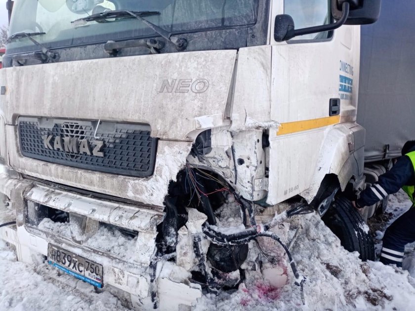 Разбитый КАМАЗ 5490