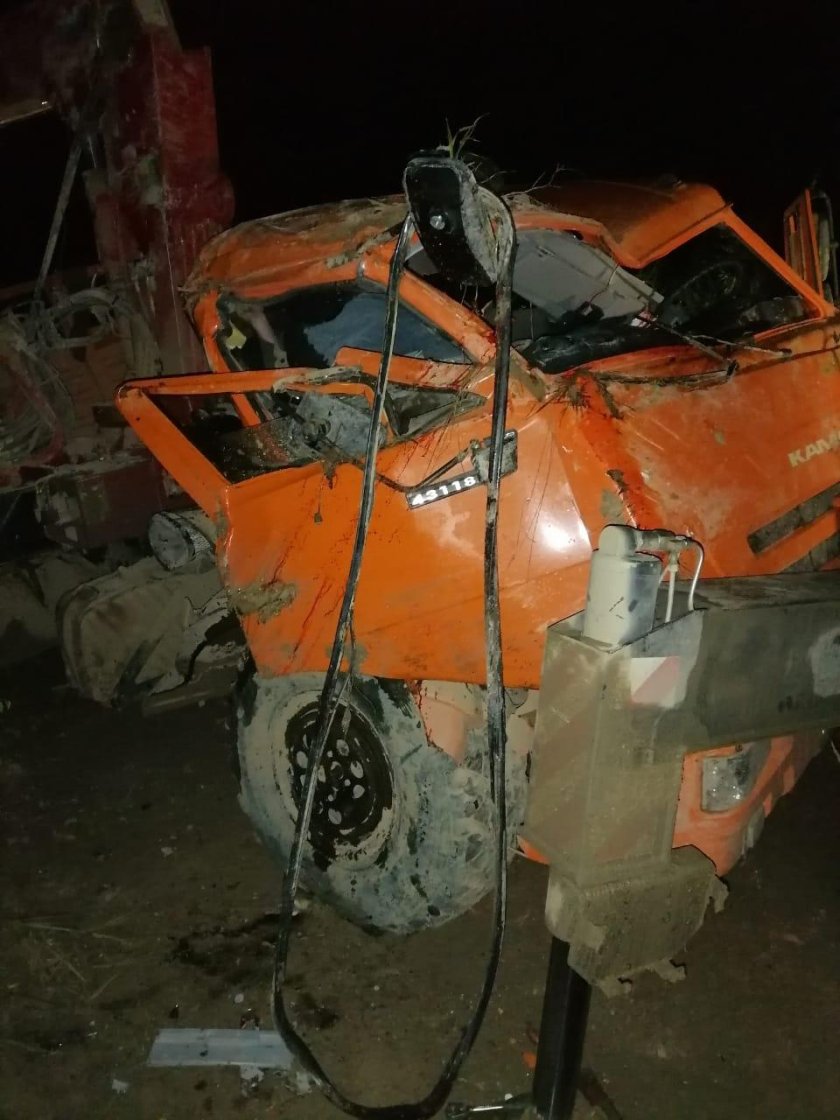 КАМАЗ перевернулся