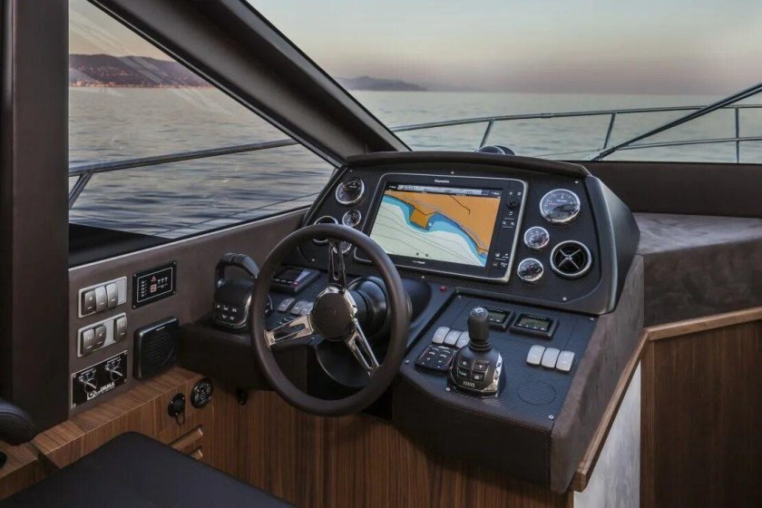 Яхта absolute 45 Fly