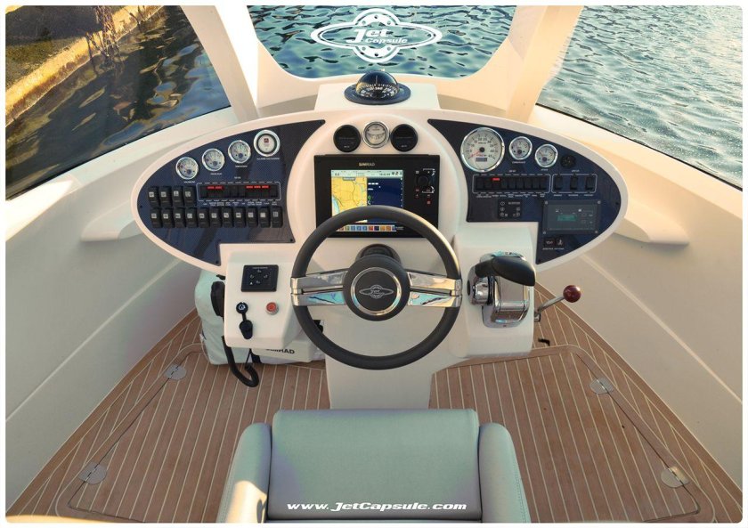 Футуристический катер Jet Capsule