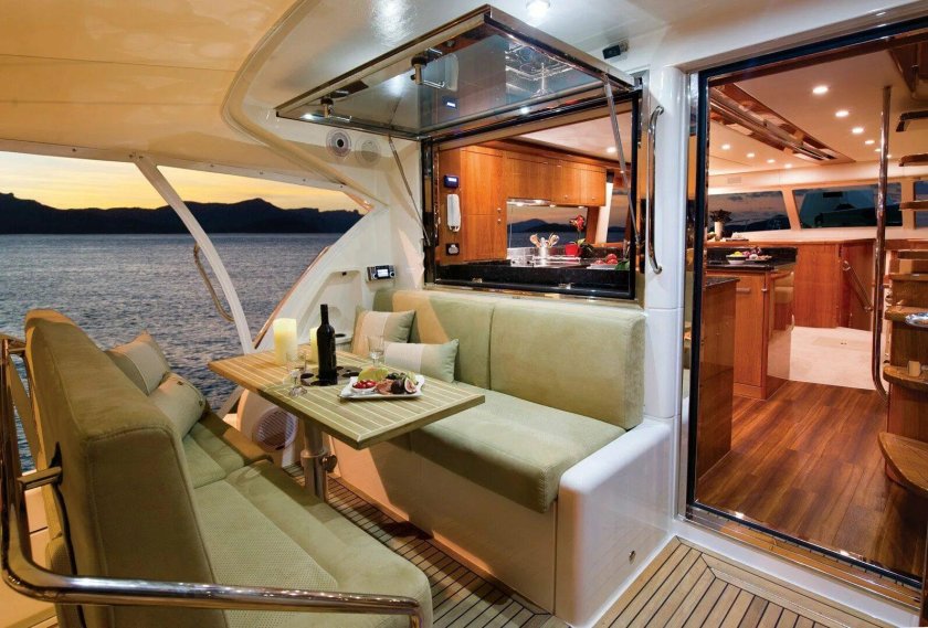 Кабина яхты