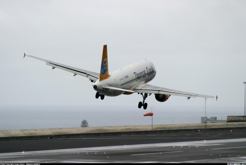 Вид с хвоста самолета