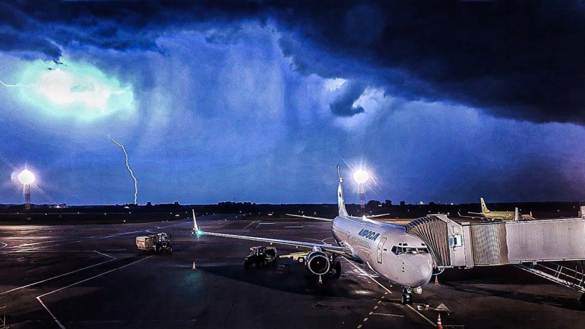Гроза в аэропорту