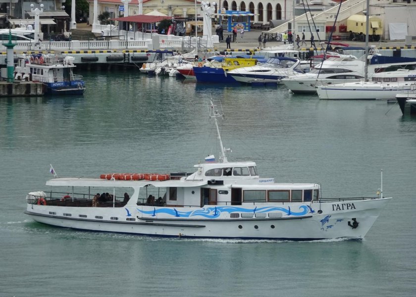 Прогулочный теплоход "Гагра"