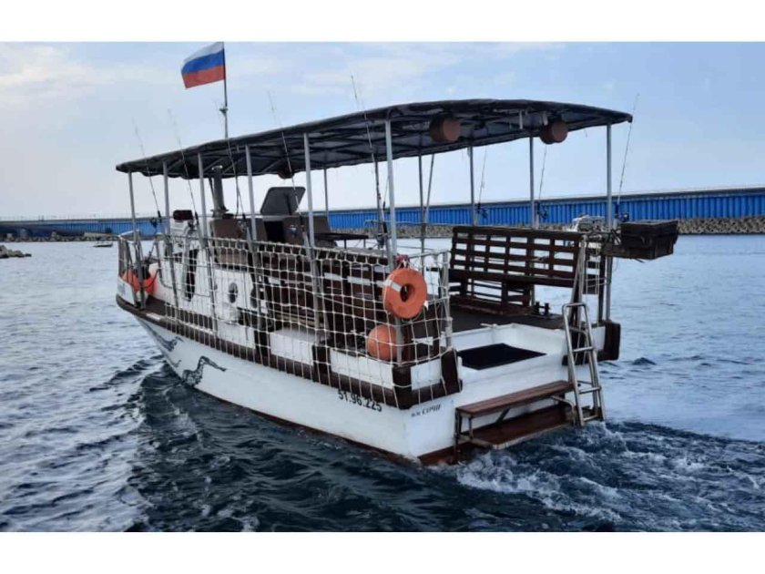 Морской прогулочный катер