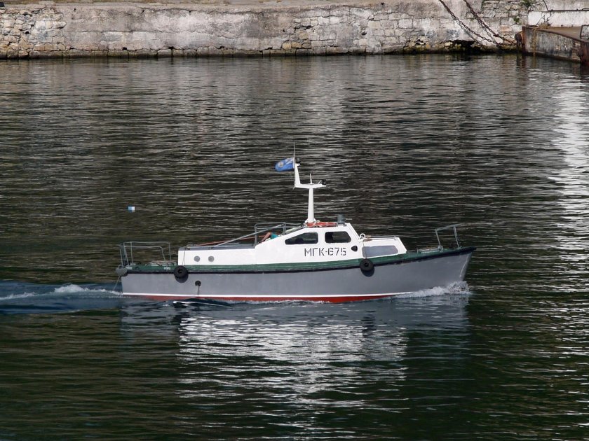 Малый гидрографический катер МГК-675