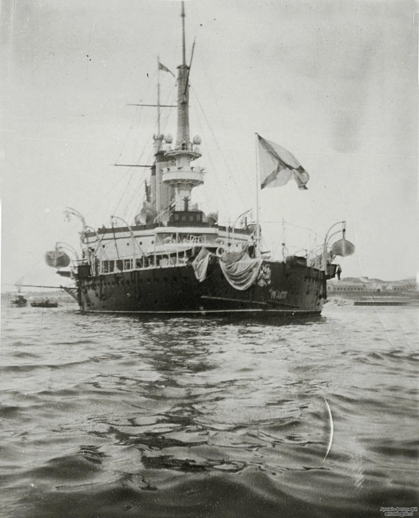 Эскадренный броненосец три святителя