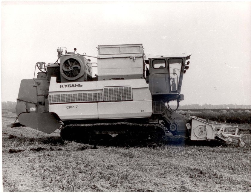 Гусеничный комбайн СКД-6р