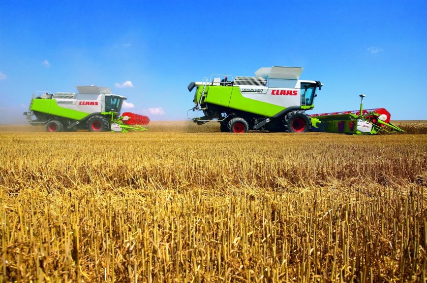 Уборка урожая комбайнами