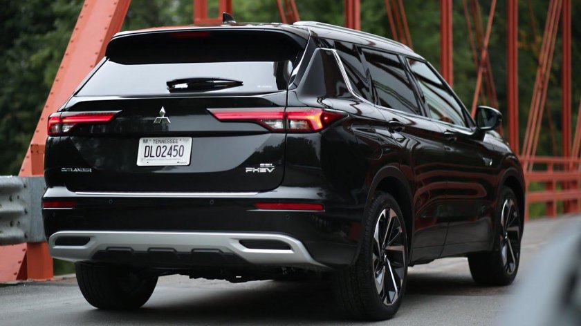 Митсубиси Аутлендер 2023