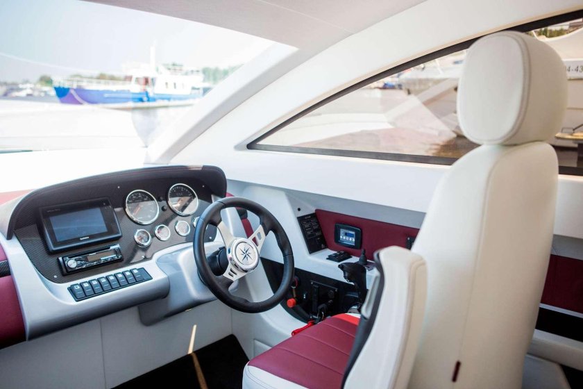 Катер Дельфин v2