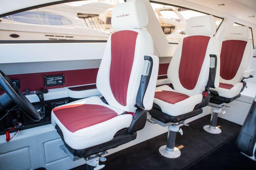 Катер на подводных крыльях Дельфин v2