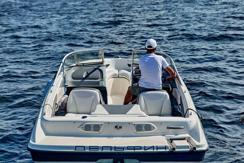 Катер комфортный