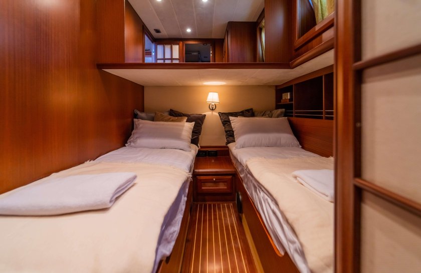 Катер Интерпол СПБ