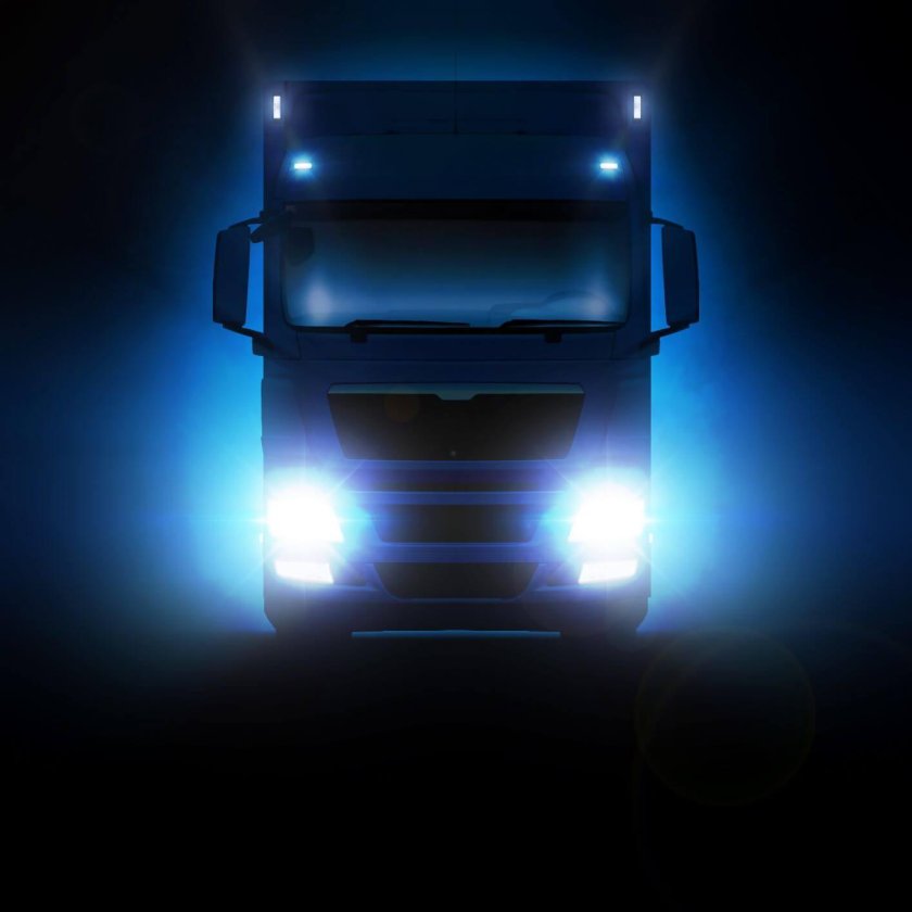 Фары грузовика в темноте