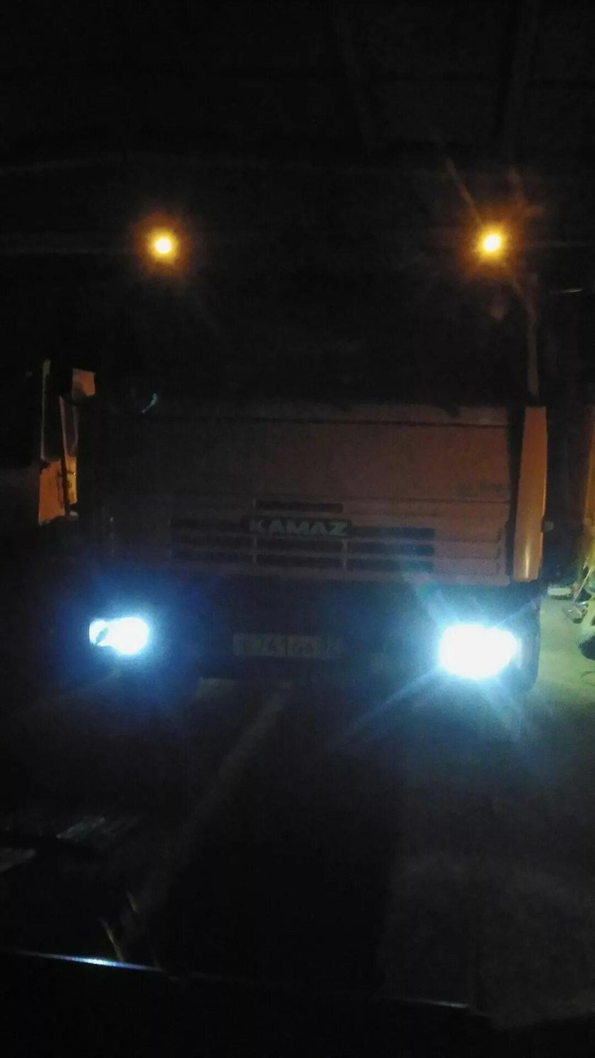 КАМАЗ ночью с подсветкой