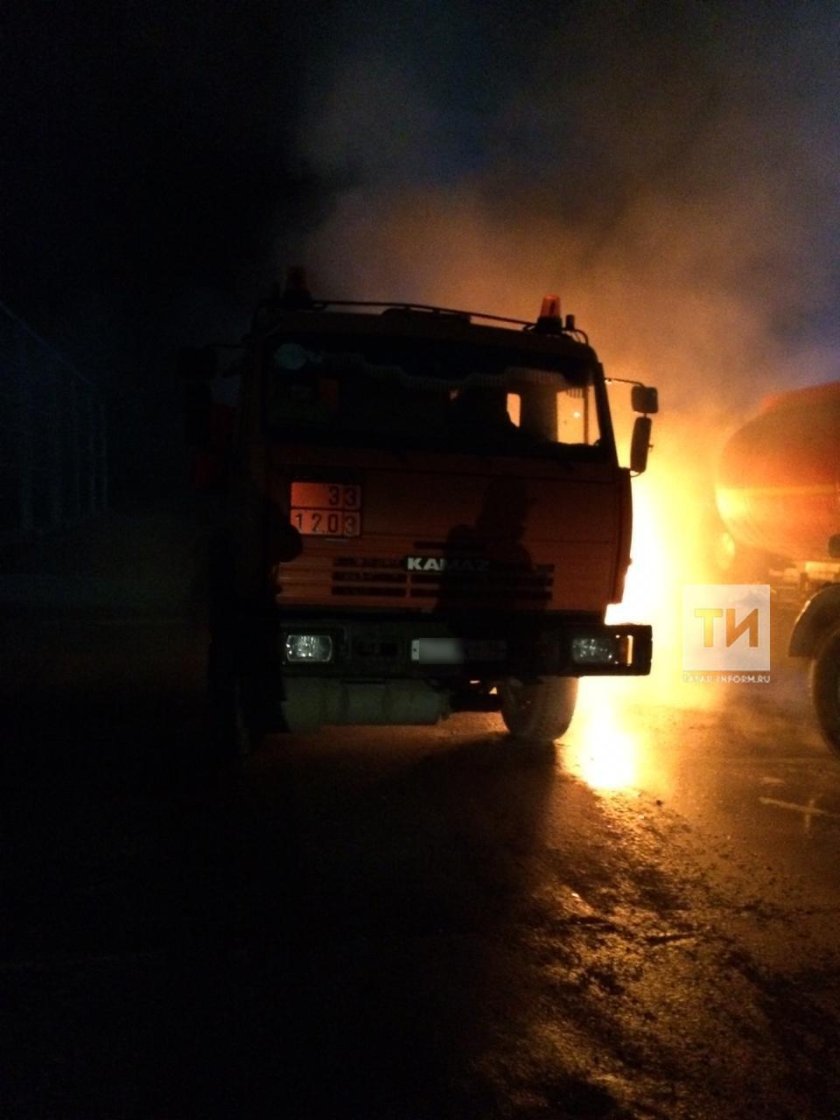 Сгоревший КАМАЗ 5350