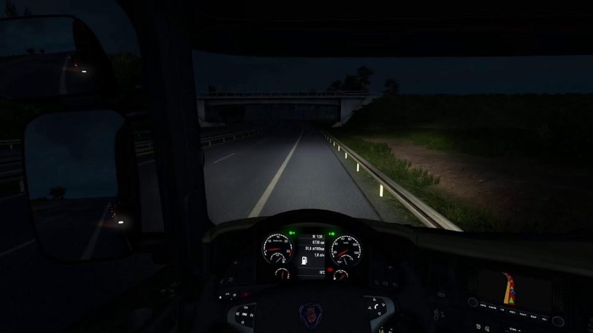 Ночной вид из кабины фуры