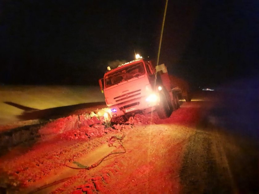 КАМАЗ на трассе