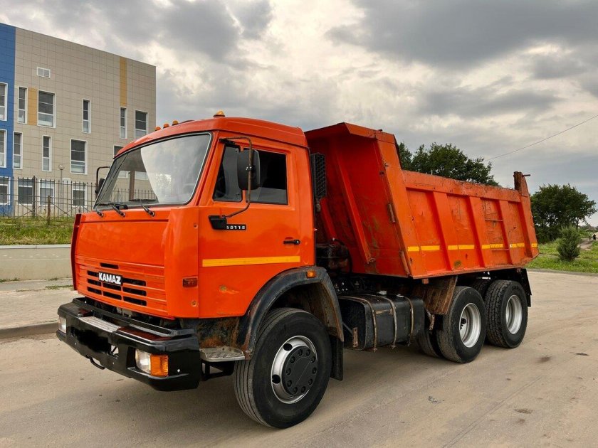 КАМАЗ оранжевый 65115 самосвал