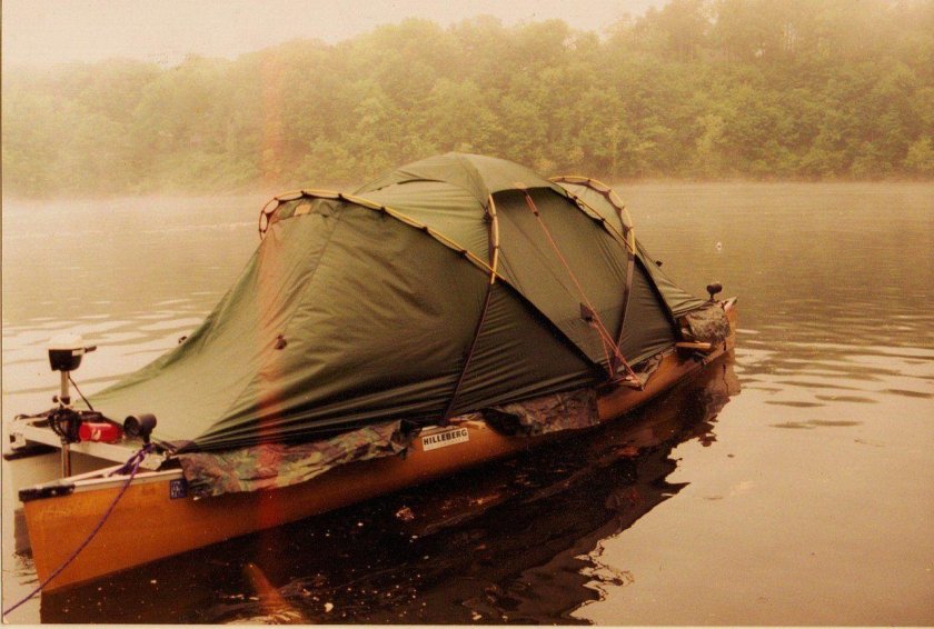 Плот с палаткой