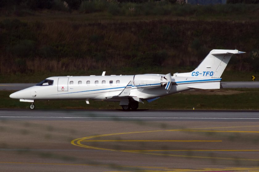 Самолет Learjet 40