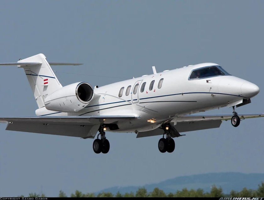 Learjet 40