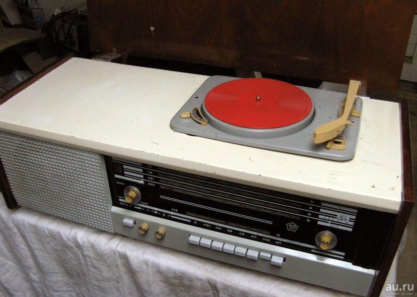 Радиола сетевая ламповая "Урал-1"