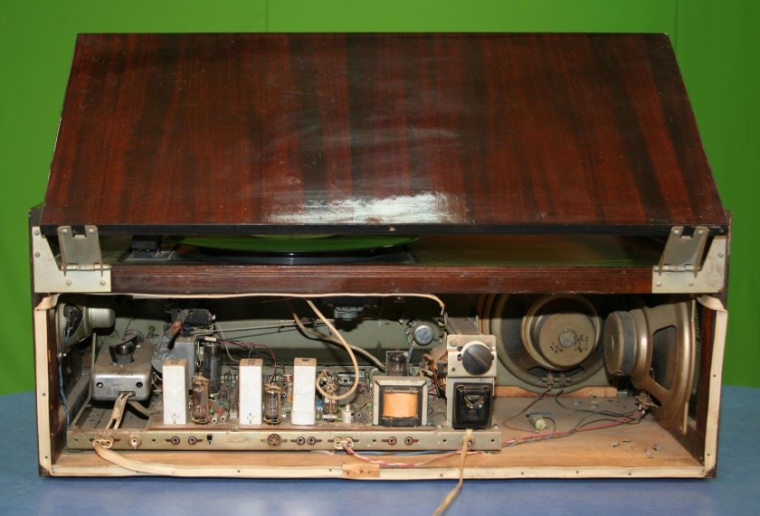 Радиола сетевая ламповая "Урал-112"