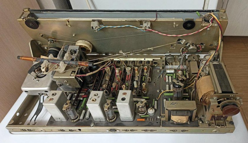 Радиола сетевая ламповая "Урал-112"