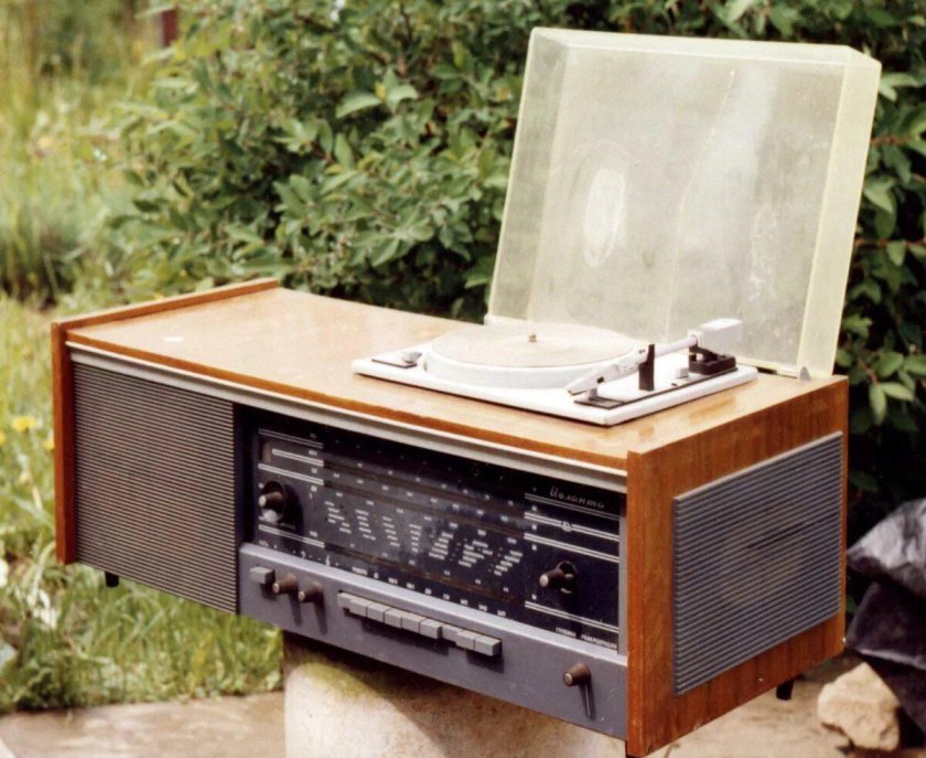 Радиола сетевая ламповая "Урал-112"