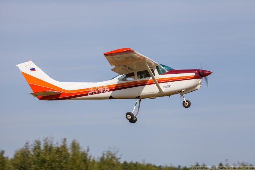 Т-411 Аист самолет