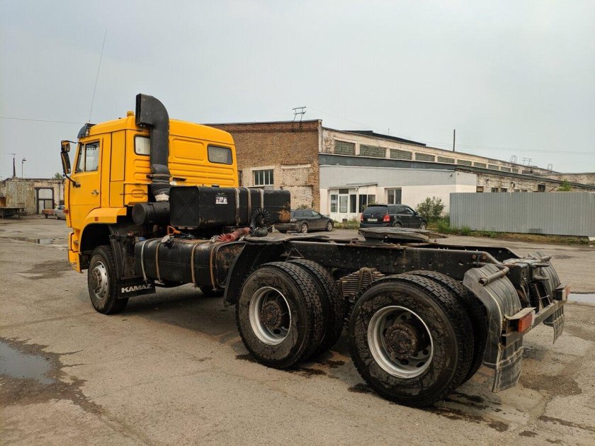 КАМАЗ 65225 тягач