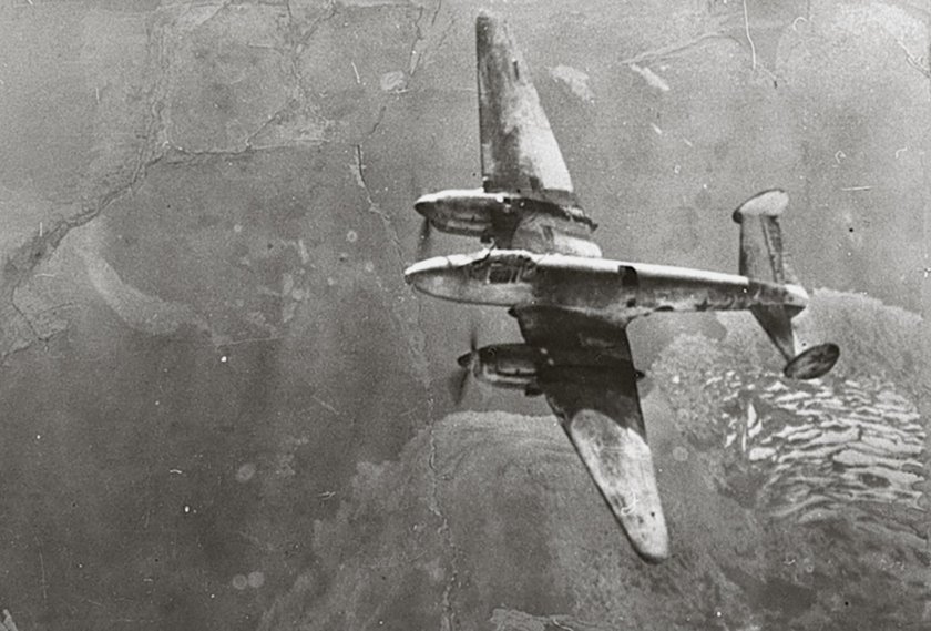 Пе-2 бомбардировщик