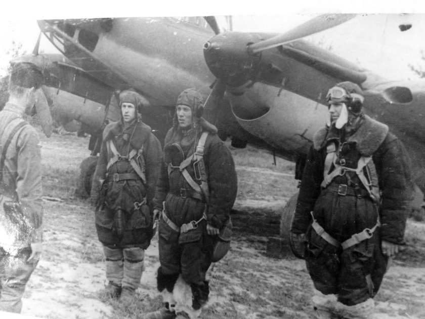 Пе-2 бомбардировщик