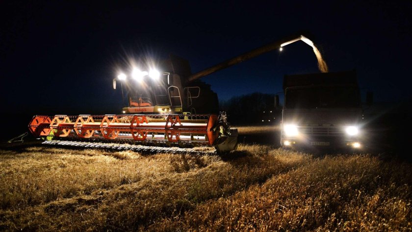 Комбайн ночью