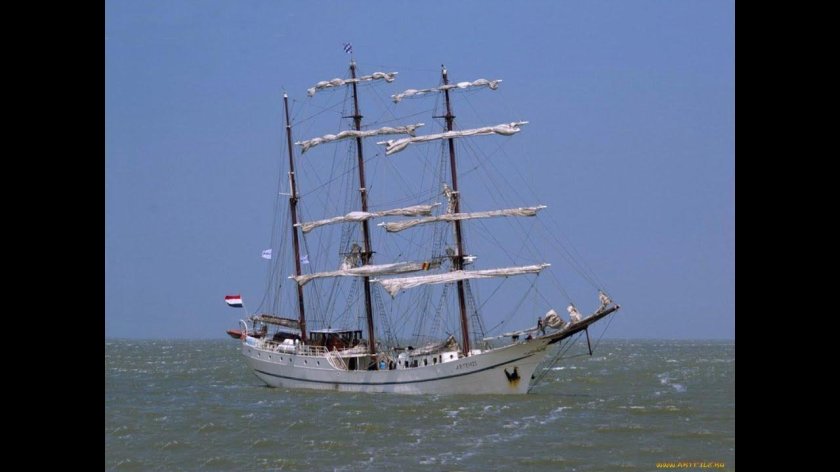 Трехмачтовый Бриг