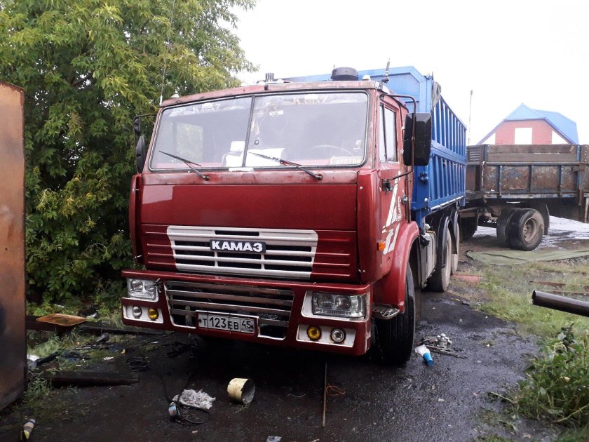 КАМАЗ 5320 С поднятой кабиной