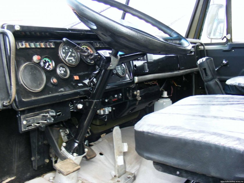 КАМАЗ-4310 салон кабины