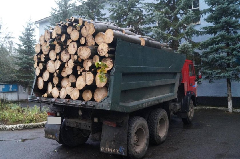 ЗИЛ 131 груженый дровами