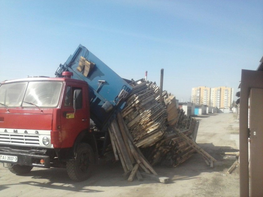КАМАЗ для перевозки дров