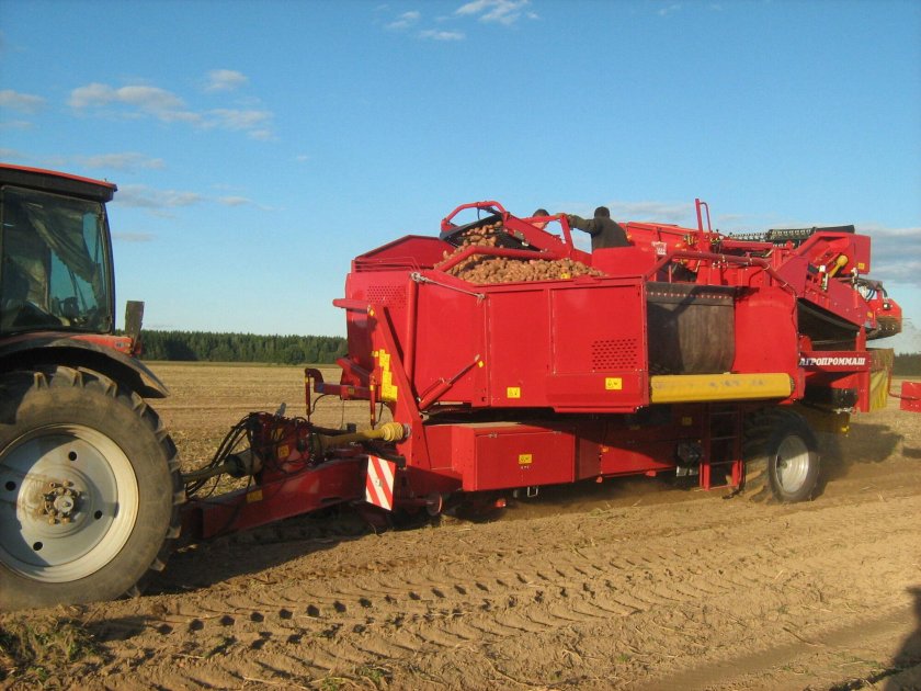 Картофелеуборочный комбайн для минитрактора
