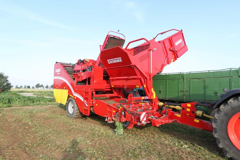 Картофелеуборочный комбайн рязанец