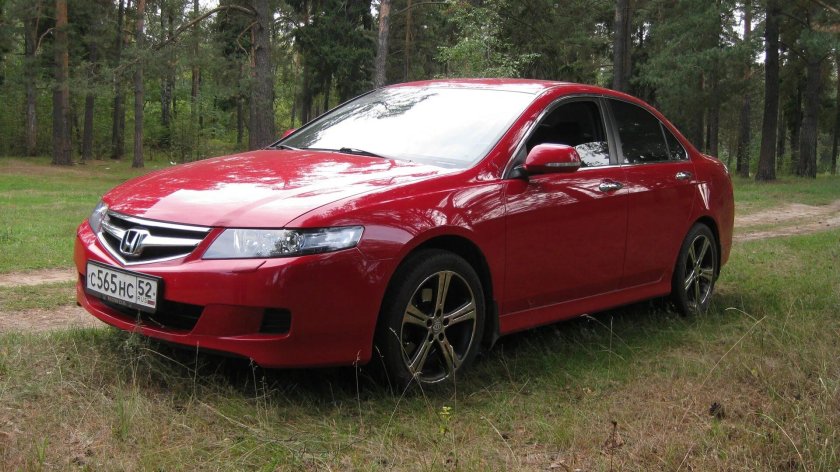 Хонда Аккорд красная